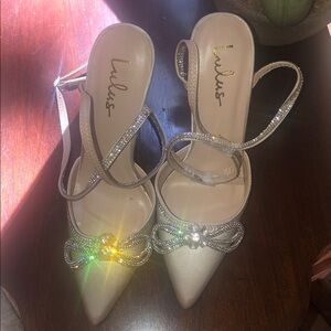 Lulus Lullie rhinestone bow bone/off white satin heels NWOT size 9